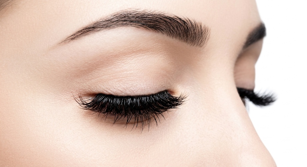 Closed eye with classic lash extensions
